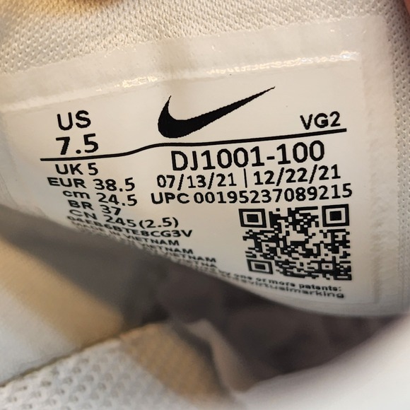 Womens Size 7.5 Nike AD Triple White Slip On Walking Sneakers DJ1001-100 - Picture 7 of 8